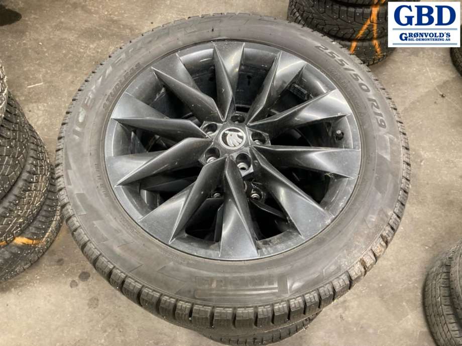 Škoda Enyaq, 2021- (PIRELLI PIGGFRI|255-50R19|DATO 4921 |8JX19 - ET45)