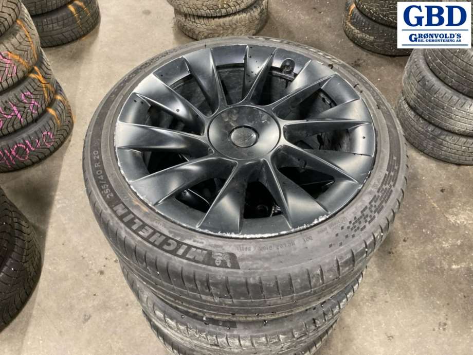 Tesla Model Y, 2021- (MICHELIN|255-40R20|DATO 5021 |ET45)