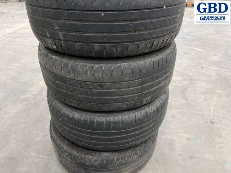 Mercedes EQA, 2021- (BRIDGESTONE TURANZA|235-55-18|7|5JX18 ET 53|5|2|25-6MM DATO 3521)