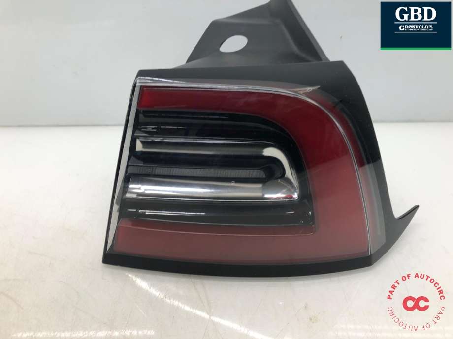 Baklykt høyre ytre til Tesla Model Y 2021-2024 (Type I) (1502087-99-D|1502087-00-D|)