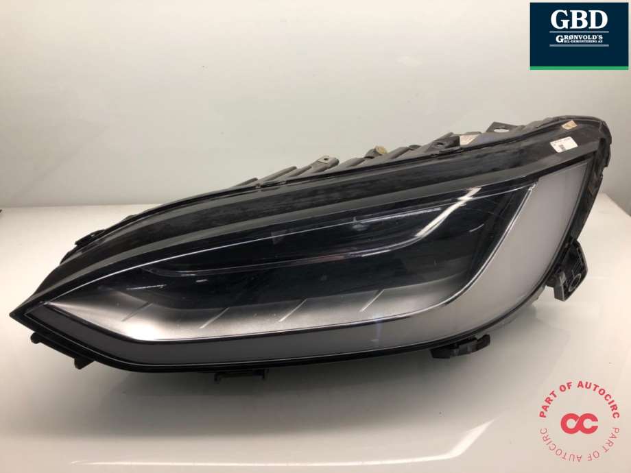 Tesla Model X, 2016-