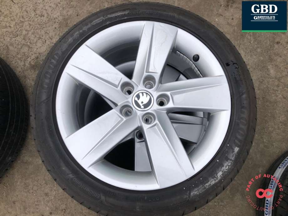Hjulsett aluminium sommer til Škoda Fabia 2014-2021 (Type III) (215/45R16|GOODYEAR EFFICIENTGRIP|ÅR0623 7|5MM ET46)