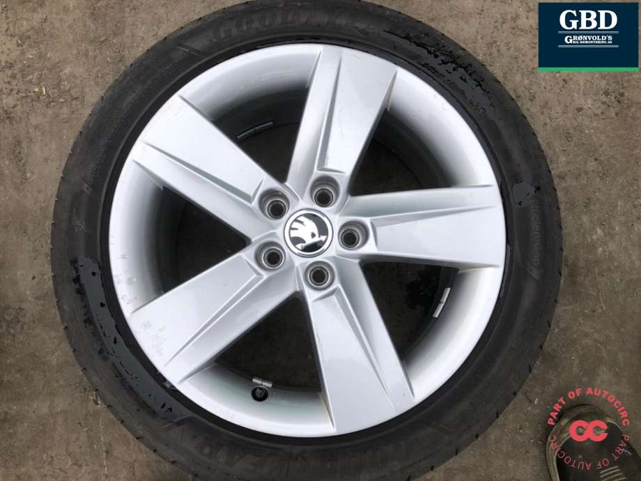 Hjulsett aluminium sommer til Škoda Fabia 2014-2021 (Type III) (215/45R16|GOODYEAR EFFICIENTGRIP|ÅR0623 7|5MM ET46)