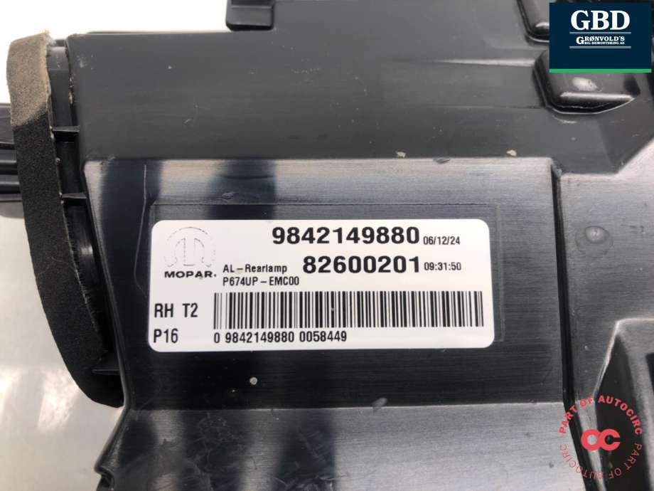 Baklykt høyre indre til Peugeot e-3008 2023-->> (9842149880|)