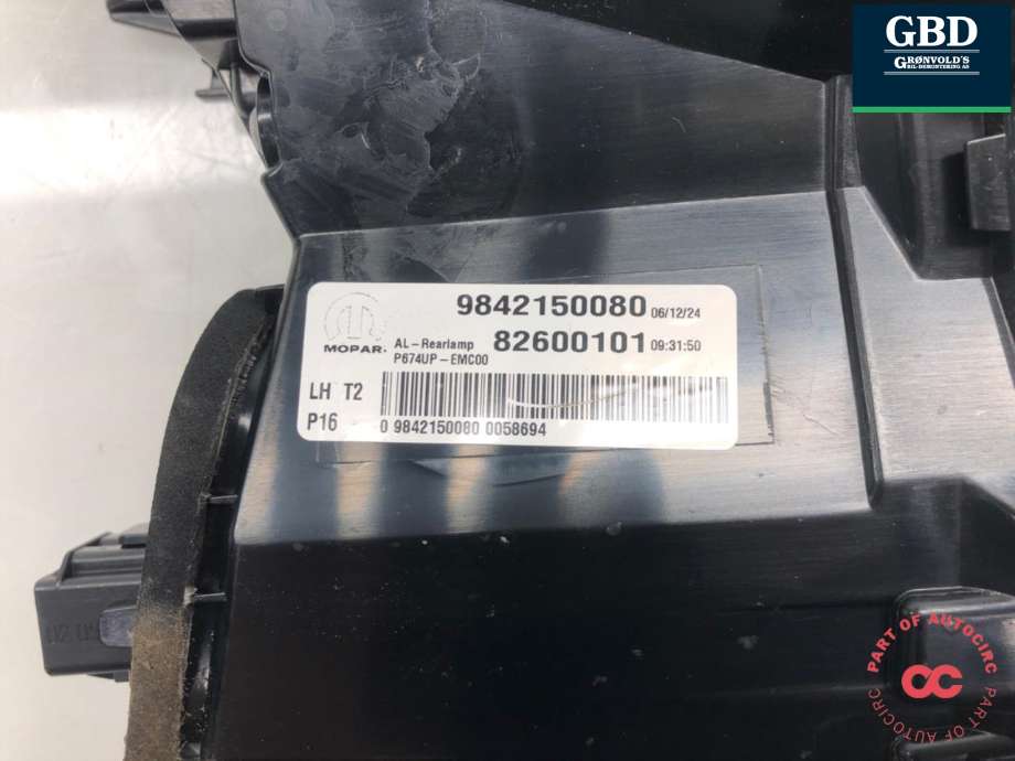 Baklykt venstre indre til Peugeot e-3008 2023-->> (9842150080|)