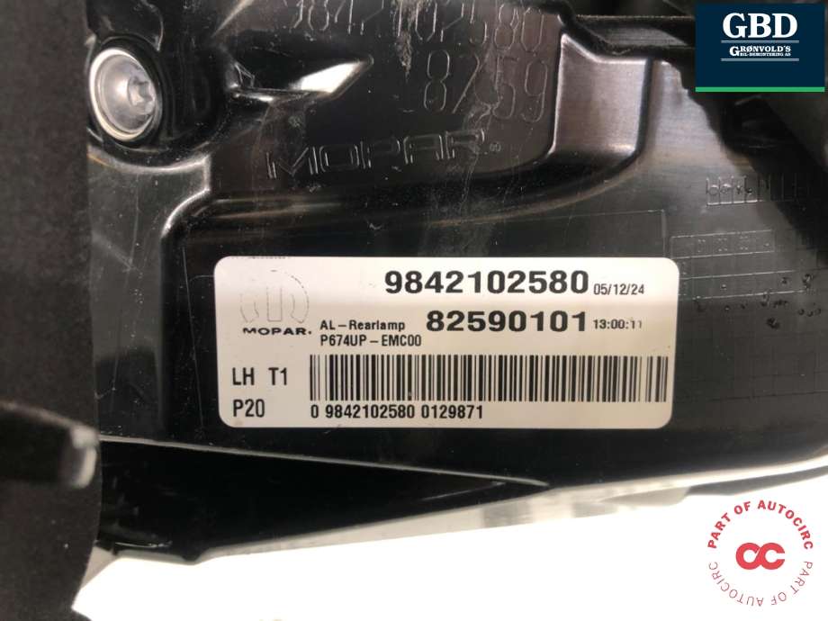 Baklykt venstre ytre til Peugeot e-3008 2023-->>  (9842102580|)
