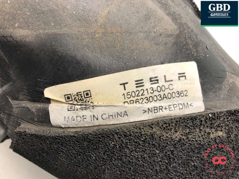 Tesla Model Y, 2021- (1501256-01-M|1501256-00-L | 1501256-00-M |1501256-01-K|1501256-01-L | 1501256-02-M | 1501256-98-M  | 1582668-00-J)