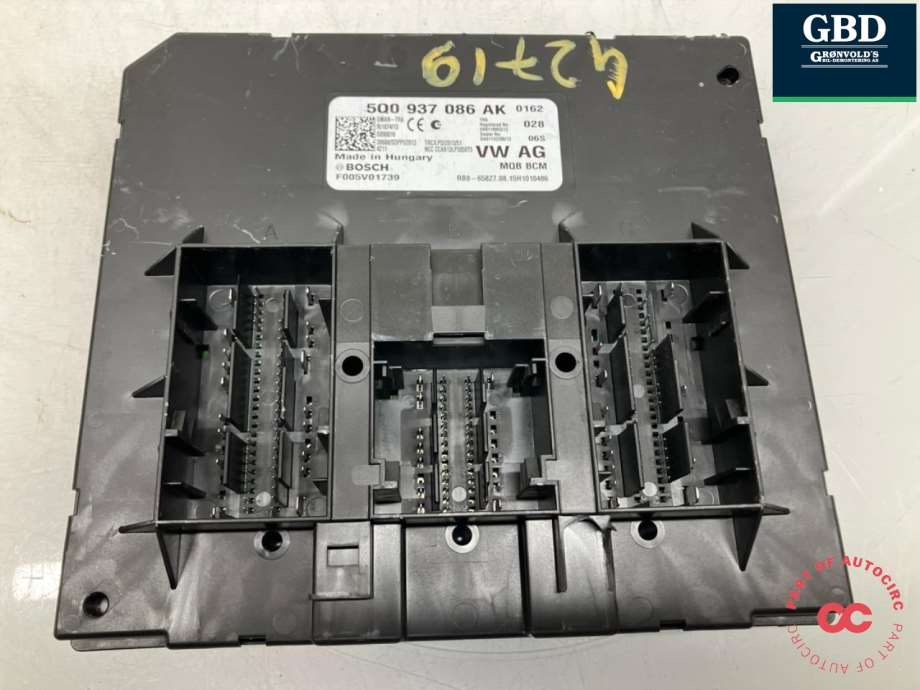 VW Passat, 2015-2019 (B8, Fase 1)(|5Q0 937 086 AK)