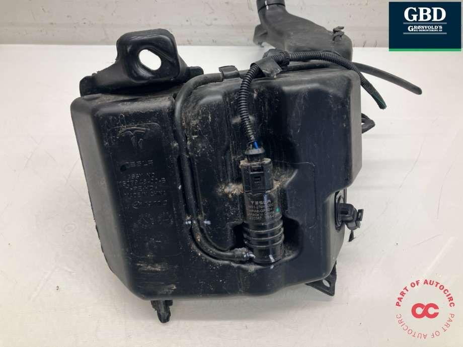 Spylertank foran til Tesla Model Y 2021-2024 (Type I)  (1607948-00-B|)