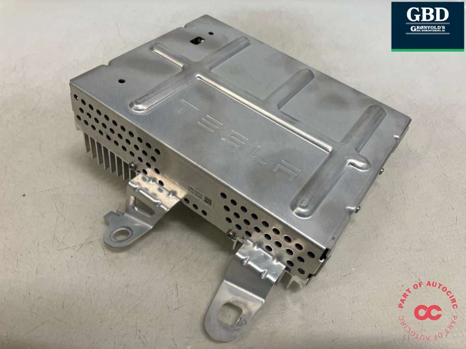 Bilstereo forsterker til Tesla Model Y 2021-2024 (Type I)  (1507152-01-B|)