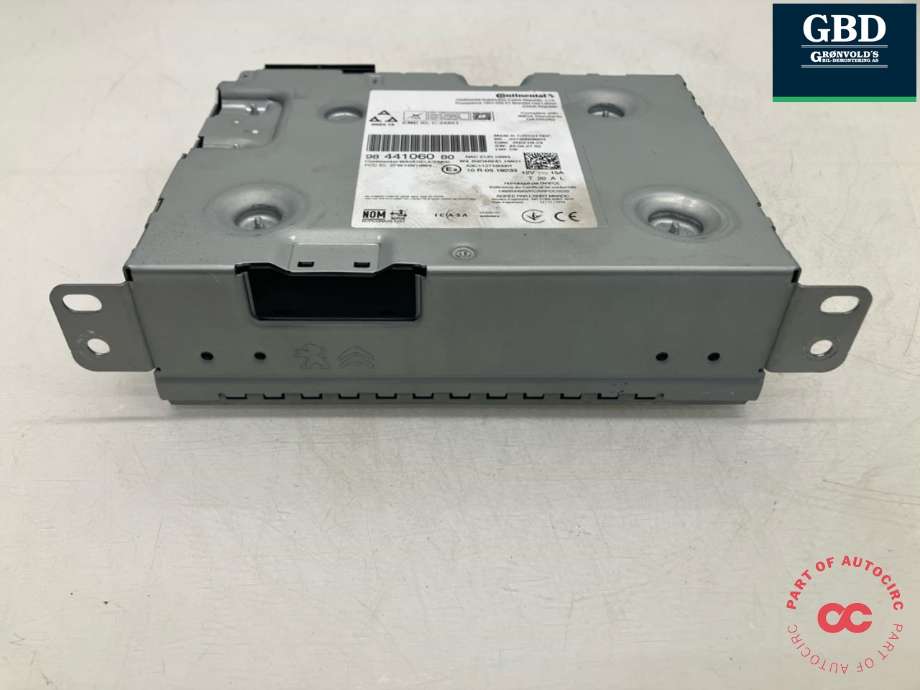 Bilstereo navigasjon til Peugeot e-208 2019-->>  (98 441 060 80|)