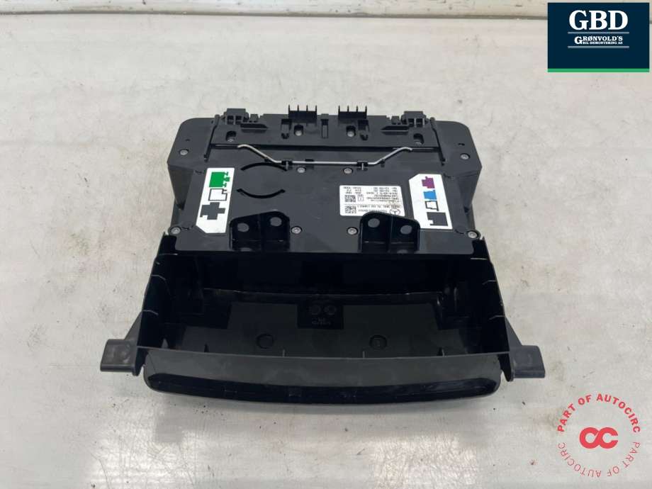 Taklyspanel til Mercedes CLA 2013-2019 (C117) (C117) (A 000 900 46 08 9051|A 000 900 75 03 9051|A 000 900 17 02 9051)