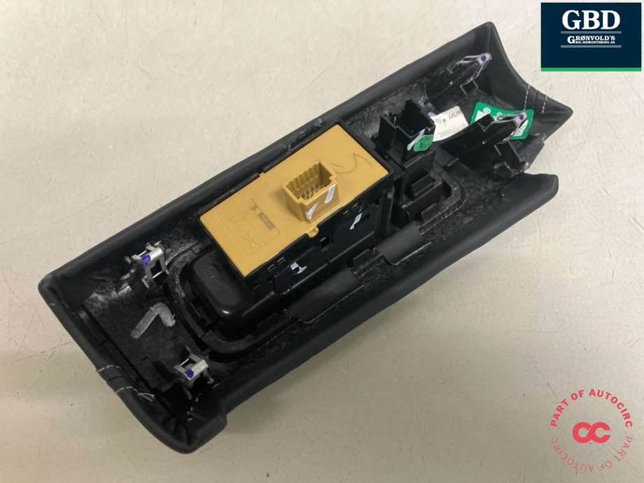 Bryter elektrisk håndbrekk/parkbrems til XPeng G3 2021-->>  (8225005DC1|160049|)