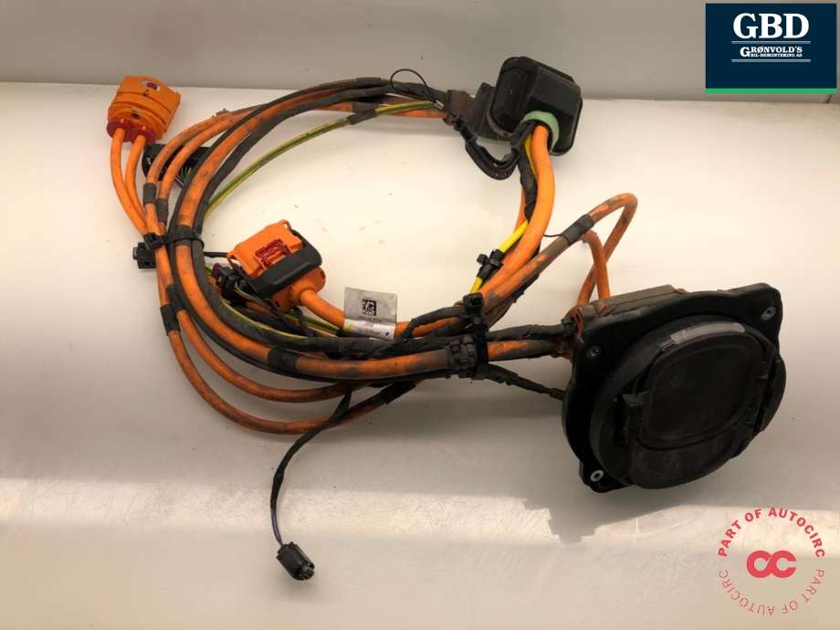 Batterilader inntak/luke til Mercedes A-Klasse 2018-->> (W177) (W177) (A 177 540 91 40|)