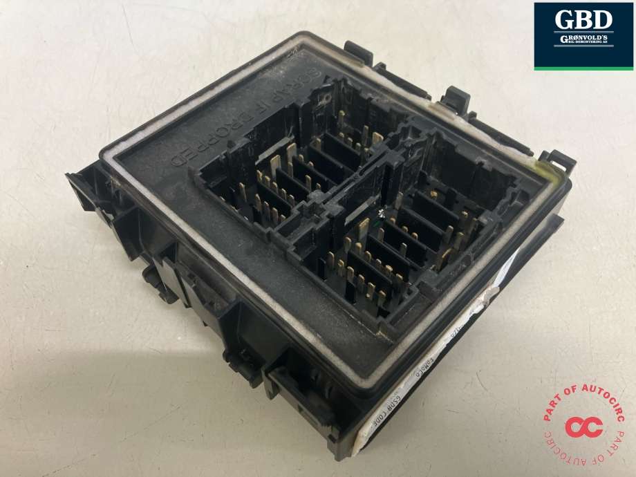 Sikringsboks motorrom til Ford Mustang Mach-e 2020-->>  (2615830|LJ8T-14D068-NAC|)