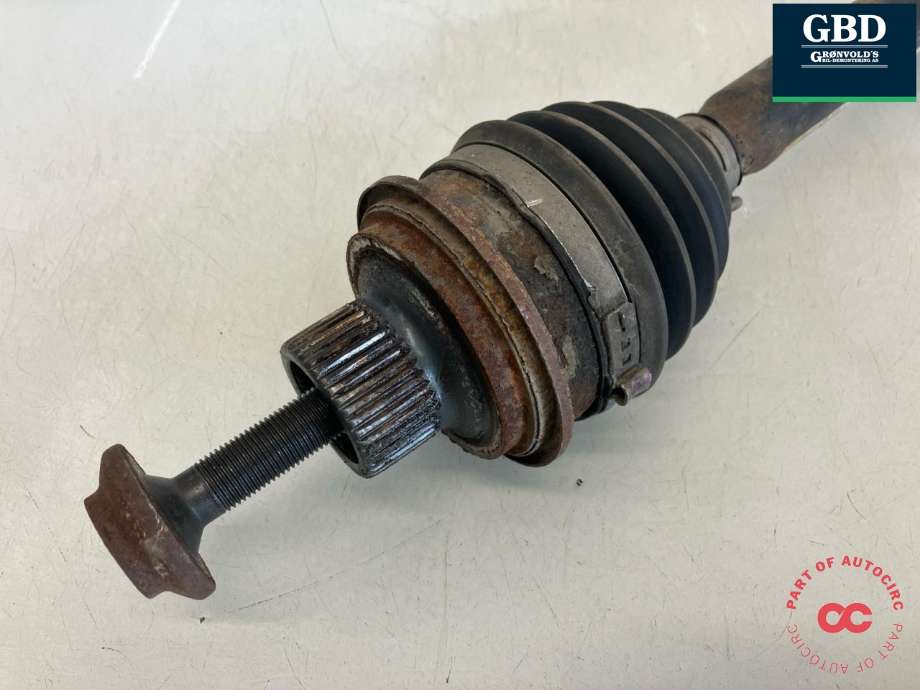 Drivaksel høyre foran, diesel/automat til Audi A4 2015-2019 (Type V, Fase 1) (B9) (B9) (8W0 407 271 L|8W0 407 271|)