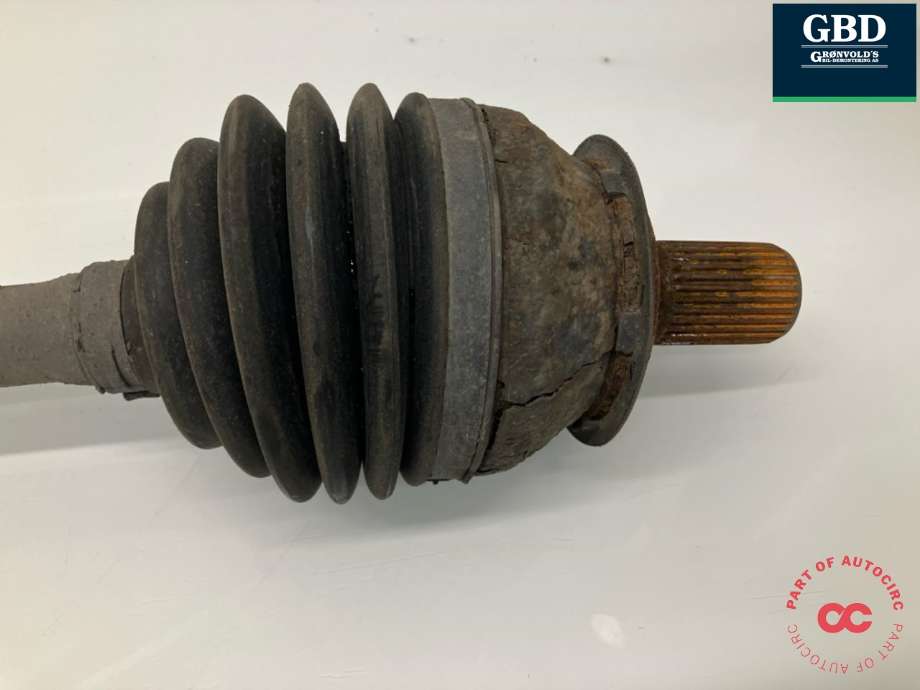 Drivaksel høyre foran, diesel/automat til Mercedes A-Klasse 2012-2018 (W176) (W176) (A 246 330 95 00|A 246 330 32 00|A 246 330 17 01)