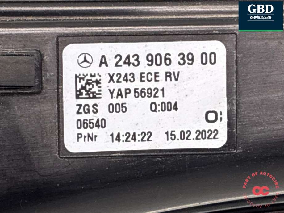Baklykt midtre til Mercedes EQB 2022-->>  (A 243 906 39 00|)