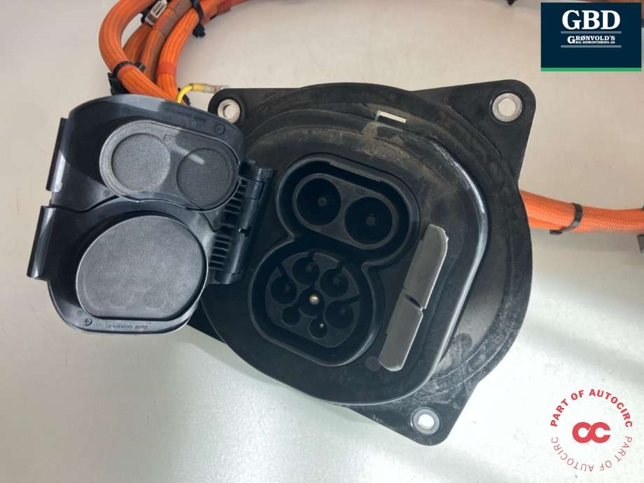 Batterilader inntak/luke til BMW i4 2021-->> (G26) (G26) (61 12 5 B39 C73|5A0FBA6-04|P00675701-AA)