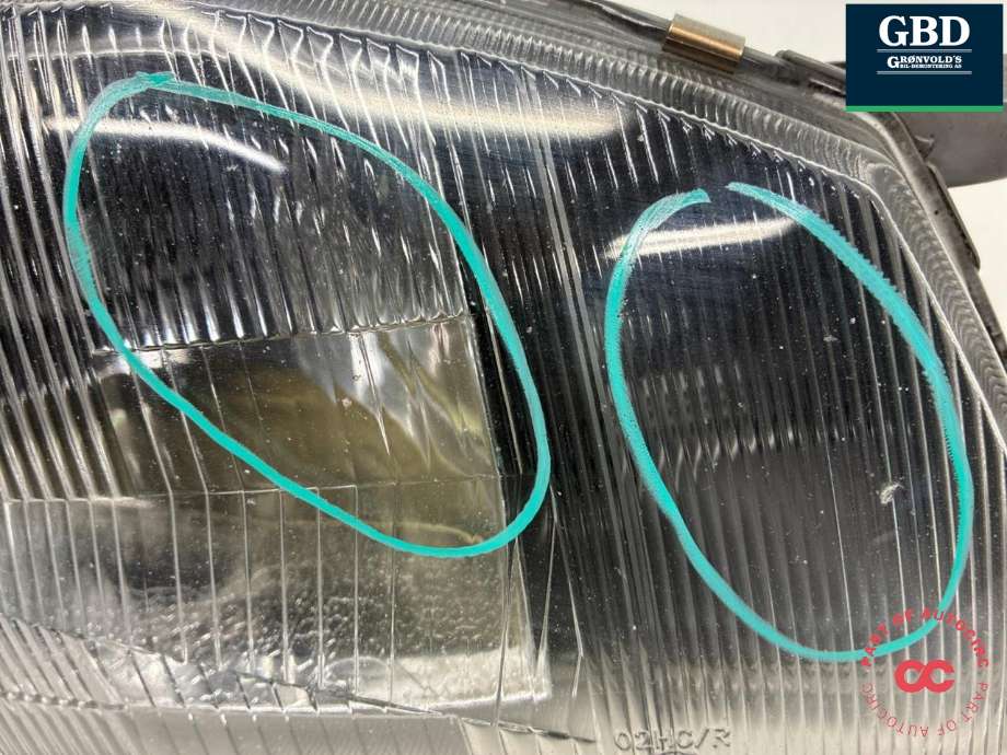 Frontlykt høyre halogen til Toyota Hiace 2001-2006 (Fase 2)  (8111026103|)