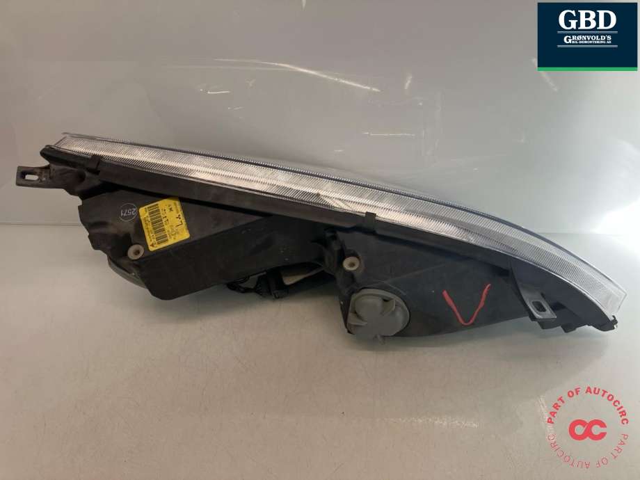Frontlykt venstre halogen til Mitsubishi Colt 2004-2008 (Type VII, Fase 1)  (8301B869|8301A283|0 301 208 201)
