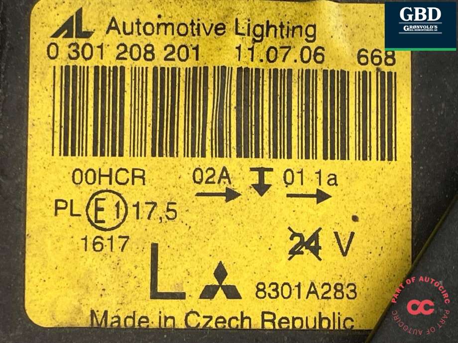 Frontlykt venstre halogen til Mitsubishi Colt 2004-2008 (Type VII, Fase 1)  (8301B869|8301A283|0 301 208 201)
