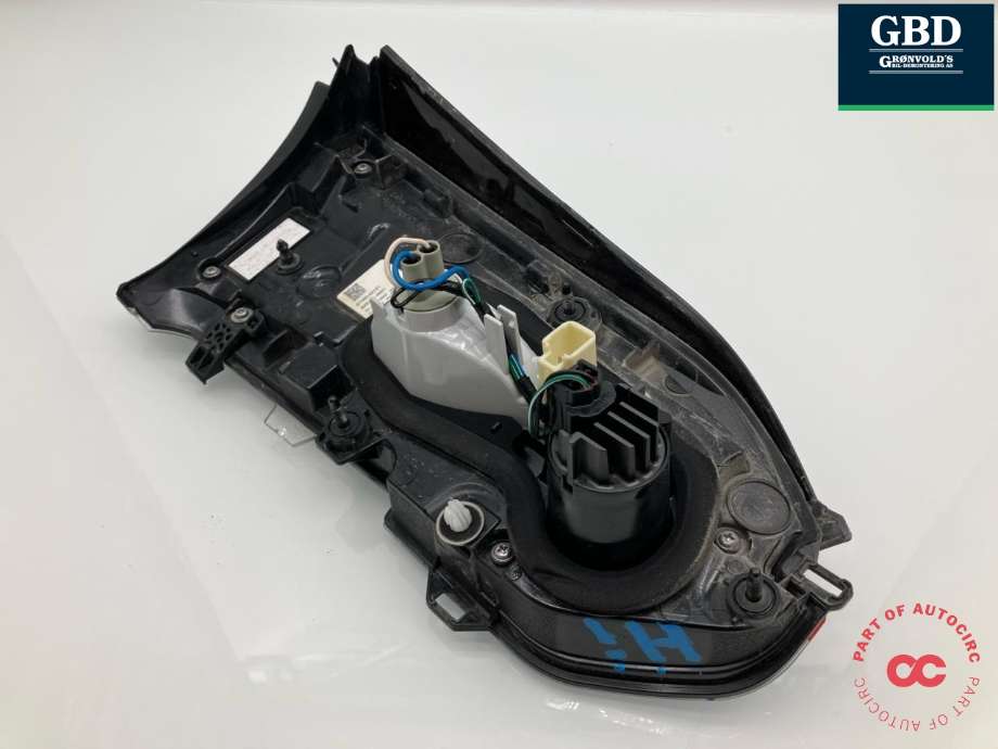 Baklykt høyre indre til Suzuki Across 2020-->> (T8158-14215-100|81580-42151|)