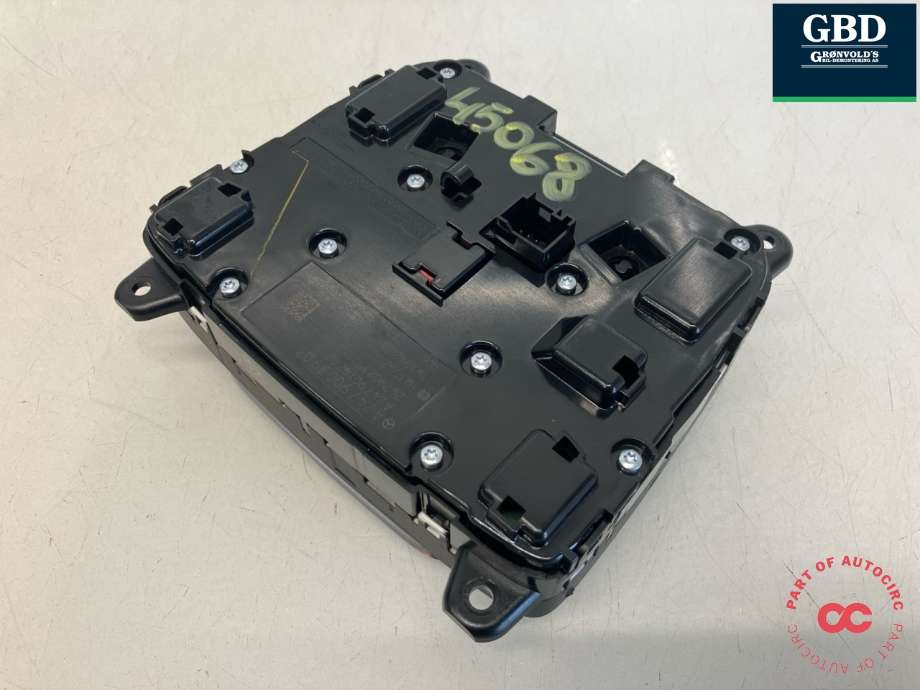 Bilstereo navigasjon betjeningspanel til Mercedes EQB 2022-->>  (A 247 900 39 03|)