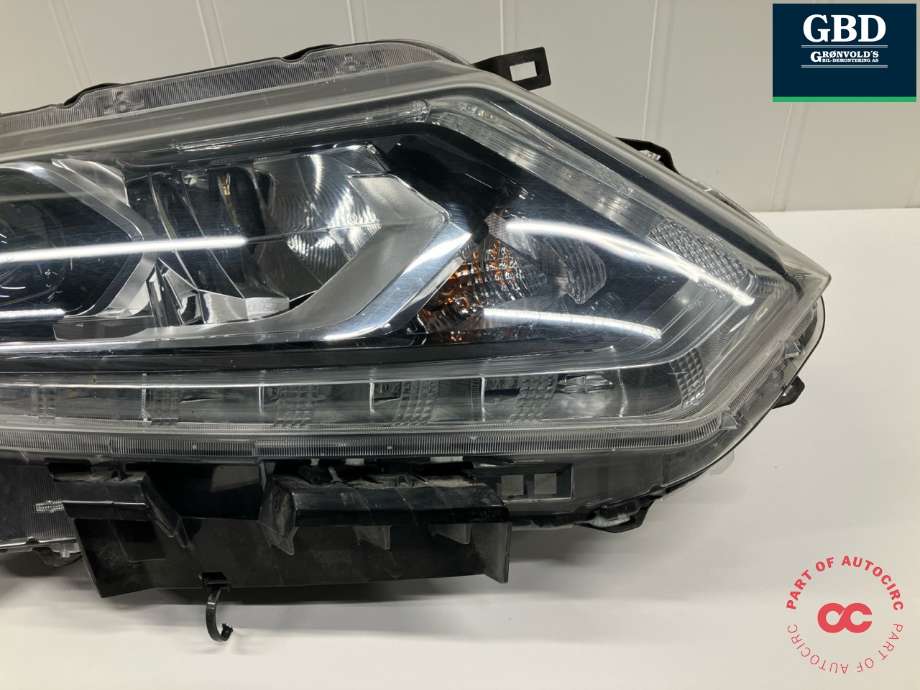 Frontlykt høyre full-LED til Nissan X-Trail 2014-2022 (T32) (T32) (260104CC6C|)