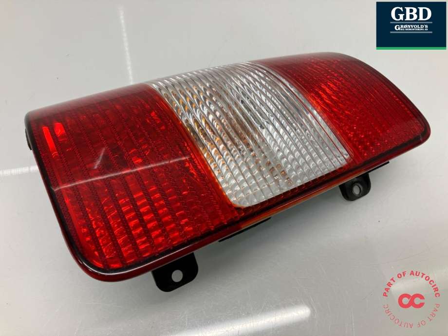 Baklykt venstre til VW Caddy 2004-2010 (Type III, Fase 1)  (2K0 945 095 P|2K0 945 095 M|)