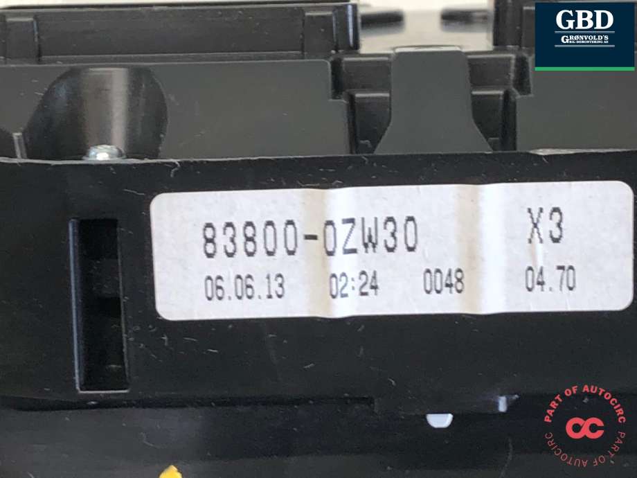 Instrumentpanel til Toyota Auris 2013-2015 (Type II, Fase 1)  (838000ZW31|838000ZW30|)