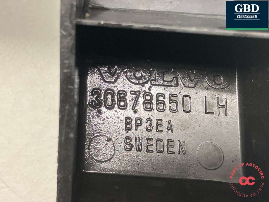 Støtfanger bak feste til Volvo V70 2007-2013 (Type III, Fase 1)  (31265325|30678650|31265327)