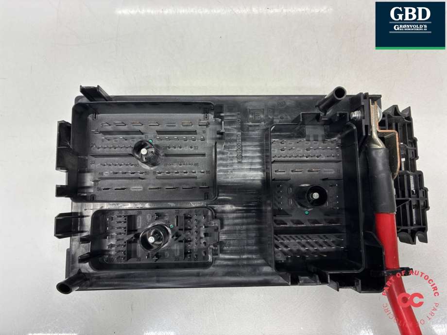 Sikringsboks motorrom til Opel Astra J 2010-2015  (13318781|)