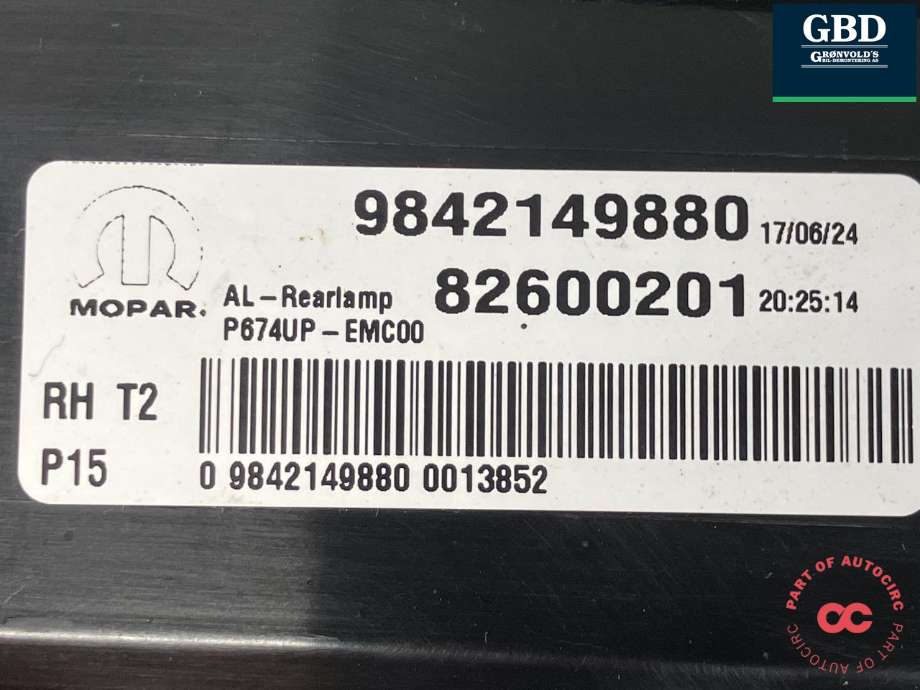 Baklykt høyre indre til Peugeot e-3008 2023-->>  (98 421 498 80|)