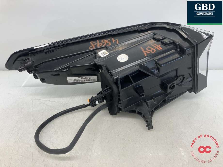 Baklykt høyre ytre til Peugeot e-3008 2023-->>  (98 421 023 80|)