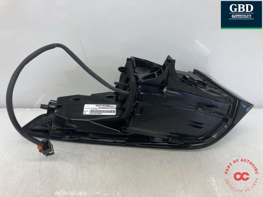 Baklykt høyre ytre til Peugeot e-3008 2023-->>  (98 421 023 80|)