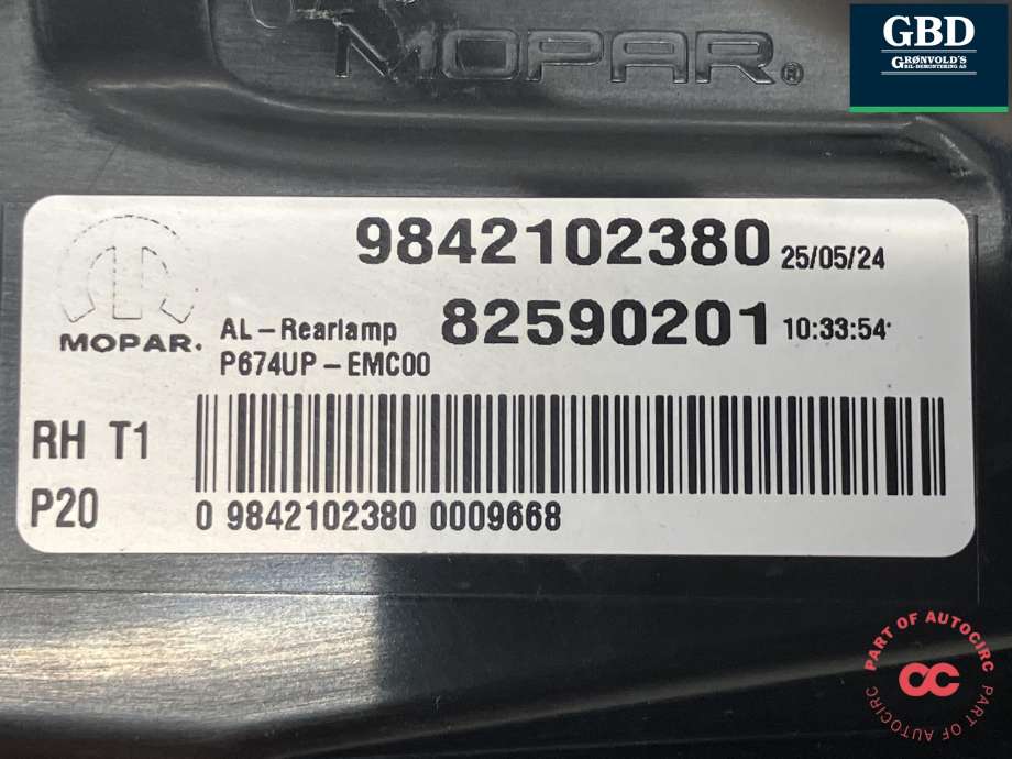 Baklykt høyre ytre til Peugeot e-3008 2023-->>  (98 421 023 80|)