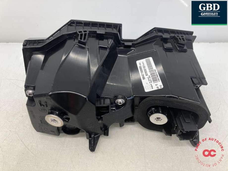 Baklykt venstre indre til Peugeot e-3008 2023-->>  (98 421 500 80|)