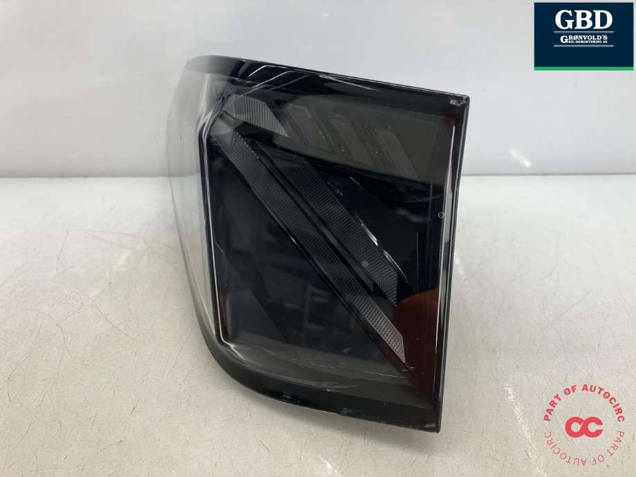 Baklykt venstre ytre til Peugeot e-3008 2023-->>  (98 421 025 80|)