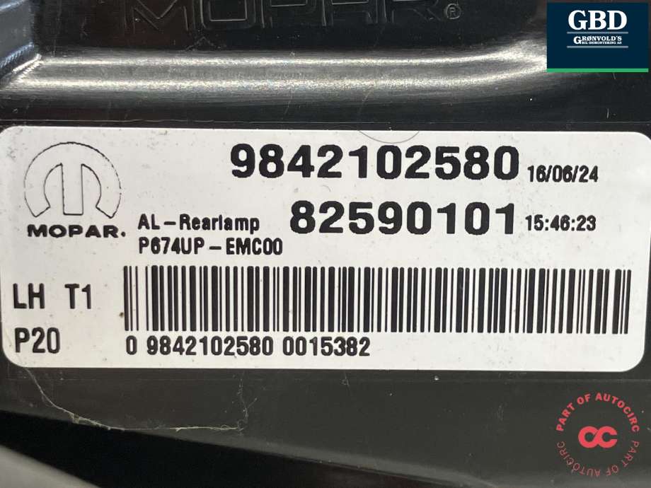 Baklykt venstre ytre til Peugeot e-3008 2023-->>  (98 421 025 80|)
