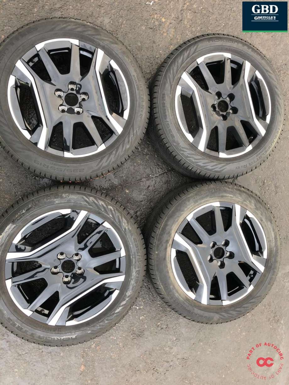 Hjulsett aluminium vinter til Peugeot e-3008, 2023-->> (NOKIAN|HAKKA UTEN PIGG | 235-55-19 | 105 R | PROD 2524)