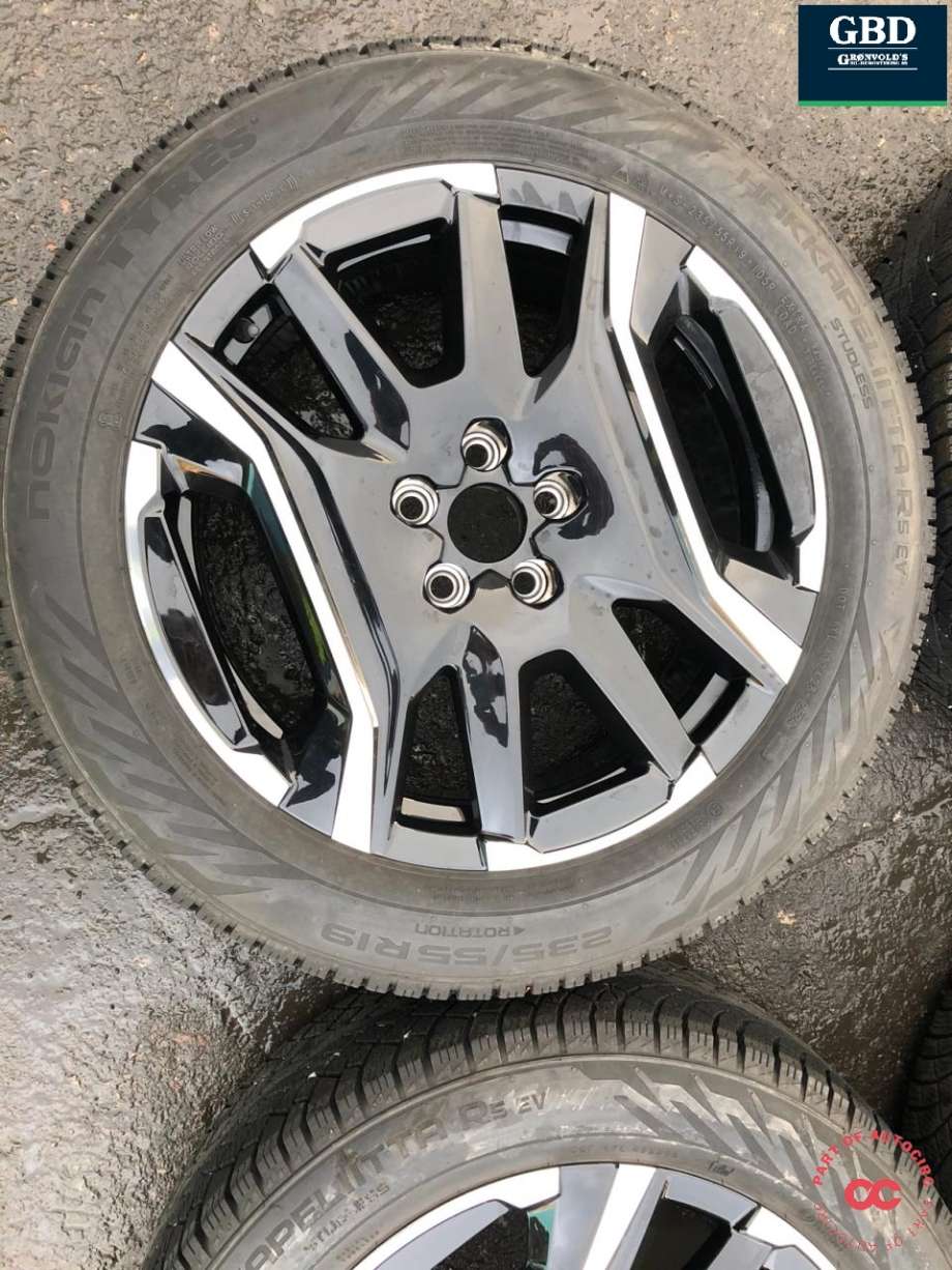 Hjulsett aluminium vinter til Peugeot e-3008 2023-->>  (NOKIAN|HAKKA UTEN PIGG | 235-55-19 | 105 R | PROD 2524|8 J X 19 | ET 43|7|5 MM)