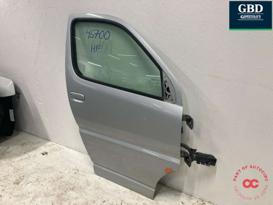 Dør høyre foran til Toyota Hiace 2007-2012 (Fase 3)  (6700126180|)
