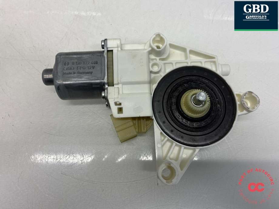 Ruteheis, kun motor, høyre foran til Mercedes C-Klasse 2007-2011 (Fase 1) (W204) (W204) (A 212 906 67 02|A 204 820 02 42|0 130 822 440)