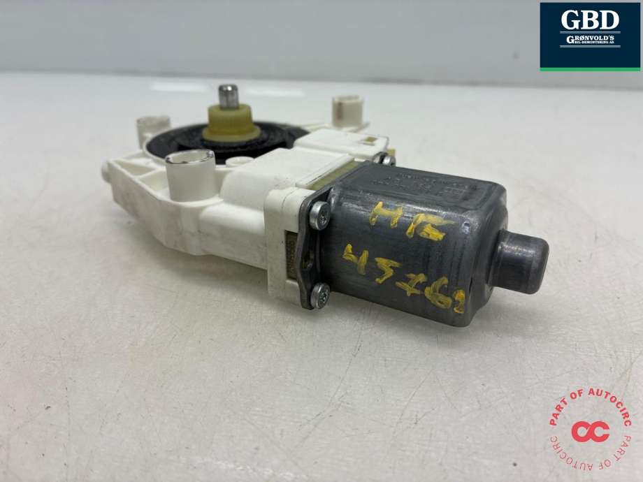 Ruteheis, kun motor, høyre foran til Mercedes C-Klasse 2007-2011 (Fase 1) (W204) (W204) (A 212 906 67 02|A 204 820 02 42|0 130 822 440)