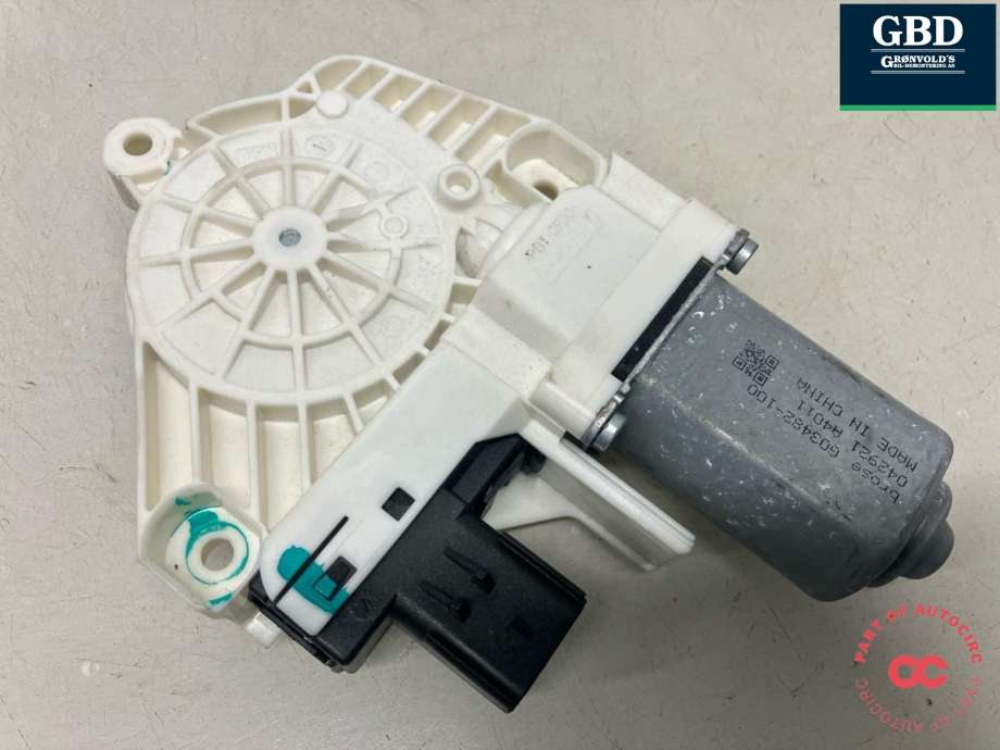 Ruteheis, kun motor, venstre foran til Tesla Model Y 2021-2024 (Type I)  (1634424-00-A|1526796-00-B | 1526796-00-E |1634424-00-B|1814424-00-A | 2005486-00-A| G03482-100)