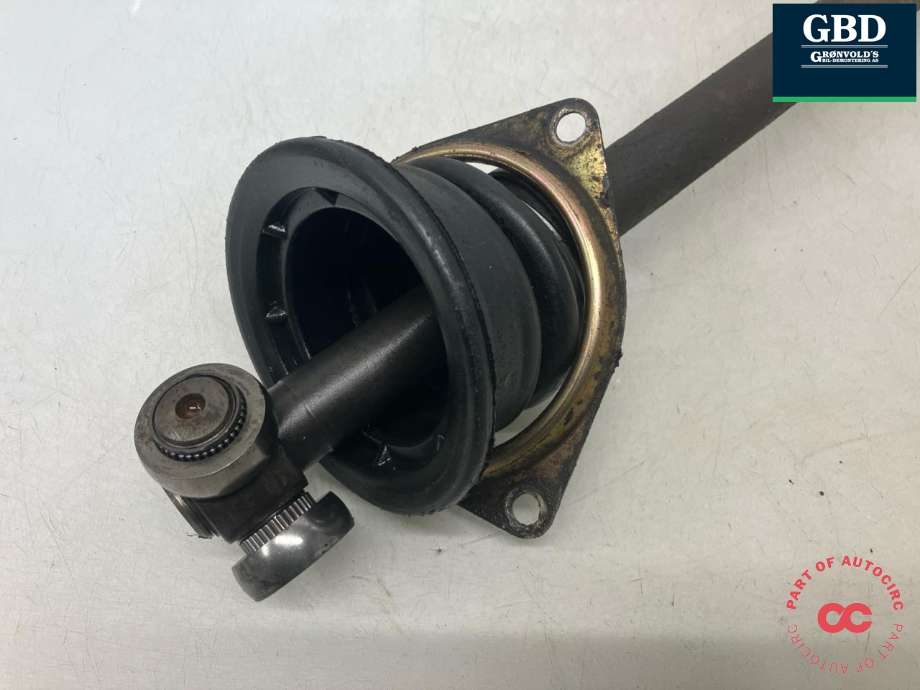 Drivaksel venstre foran, diesel/manuell til Opel Vivaro A 2001-2006 (93866081|91166708 | 91168795 |93852699|93856470 | 95520557)