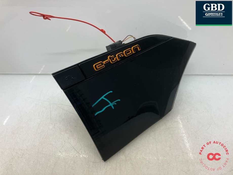 Ladeluke karosseri elbil til Audi e-tron 2018-->>  (4KE 810 002 C|4KE 810 002 B|4KE 810 002 B  T94| 4KE 861 204)