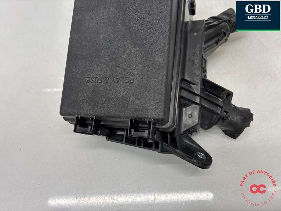 Sikringsboks motorrom til Toyota Prius 2016-2023 (Type IV) (combi) (combi) (8266647610|)