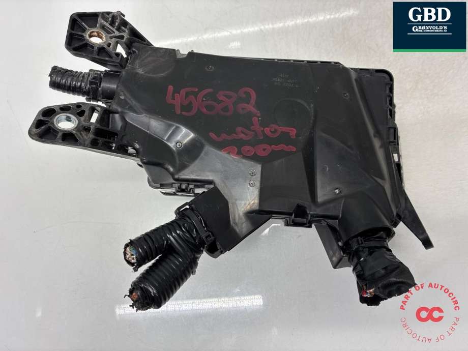 Sikringsboks motorrom til Toyota Prius 2016-2023 (Type IV) (combi) (combi) (8266647610|)